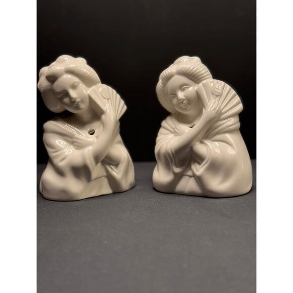 Set of 2 Ceramic Geisha Girl Benihana Mugs – Vintage Japanese Collectibles - Picture 1 of 13